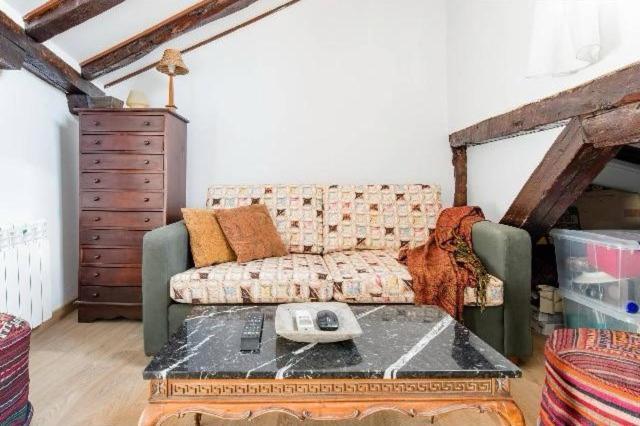 Atico Duplex Con Terraza En Puro Centro, 2 A 8 Pax Appartement Madrid Buitenkant foto